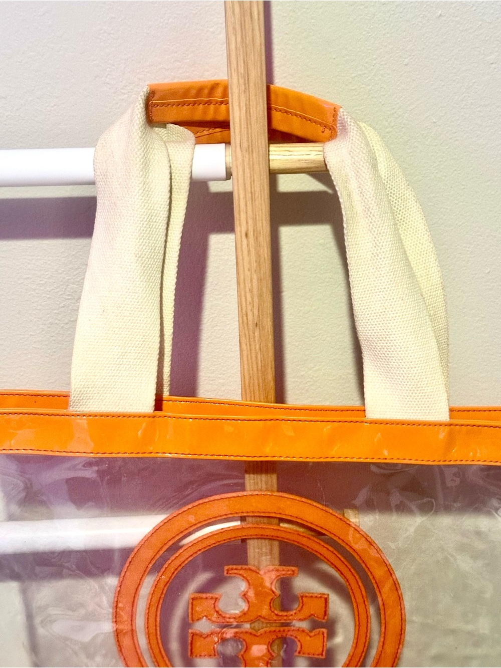 Tory Burch Jessie Large Tote Bag, Orange Clear PVC/Vinyl, Ella - Picture 4 of 11